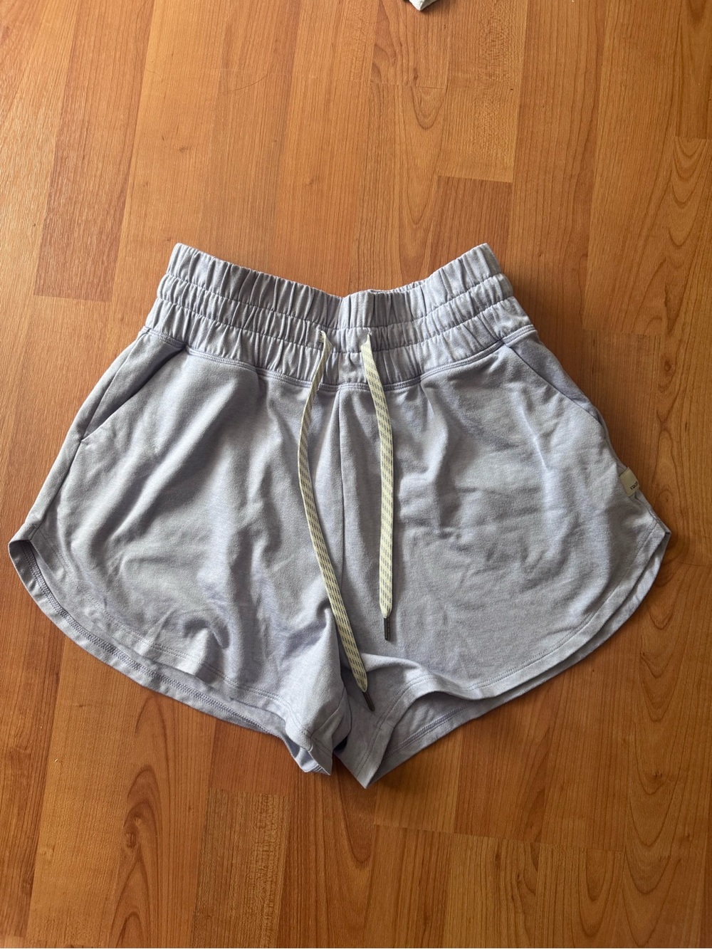 Vuori Halo performance short 2.0 in lavender mist. Size Small - Picture 5 of 10
